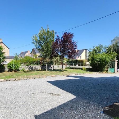 Gite De La Fontaine La Bazouge-des-Alleux Dış mekan fotoğraf